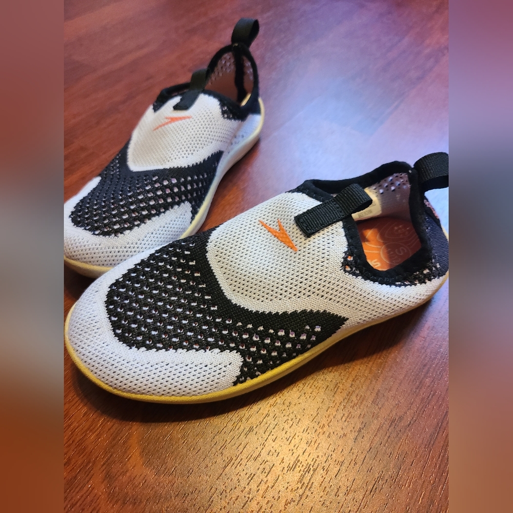 Boys speedo water shoes. Size small